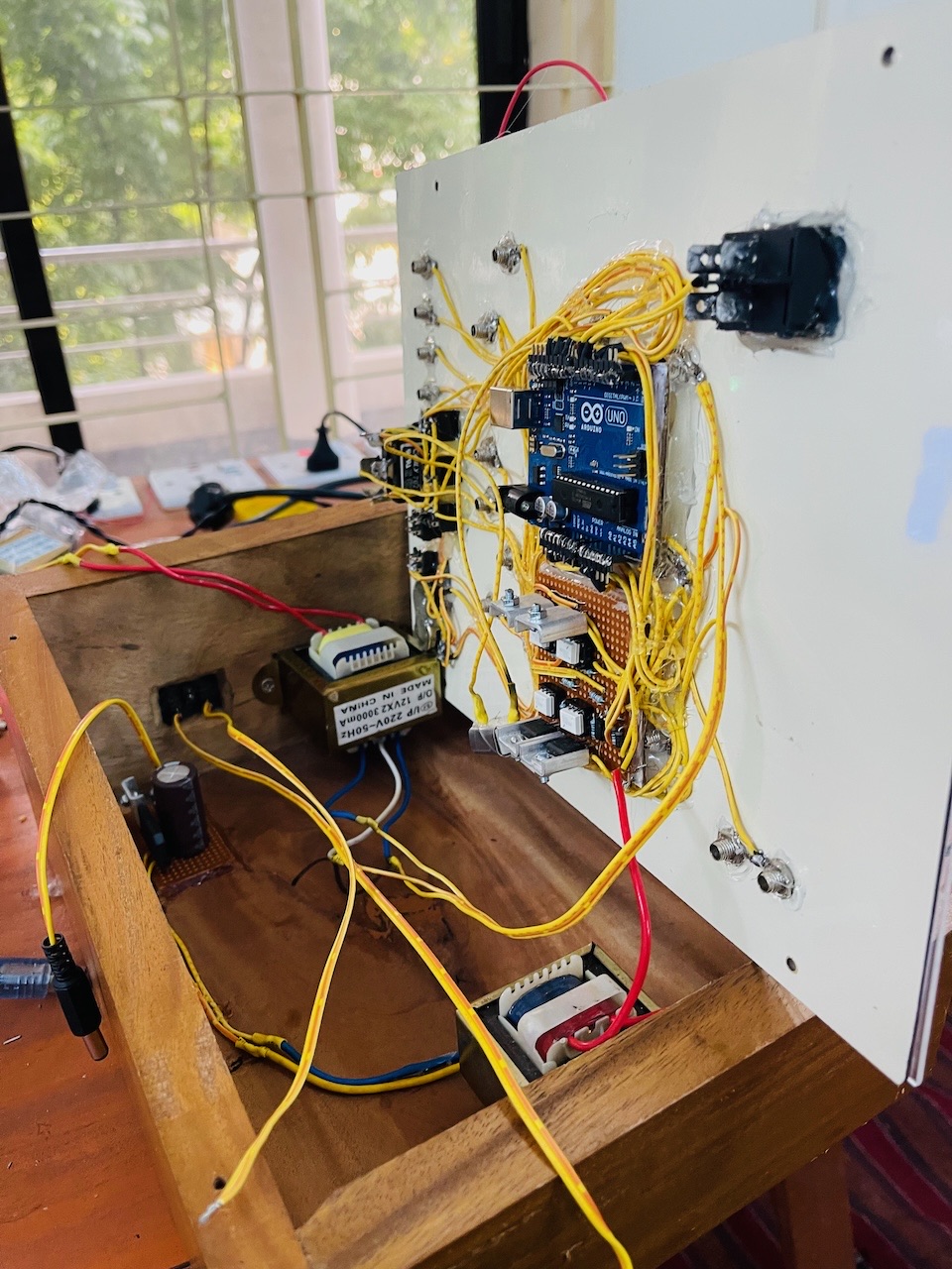 SCR Voltage Converter Circuit